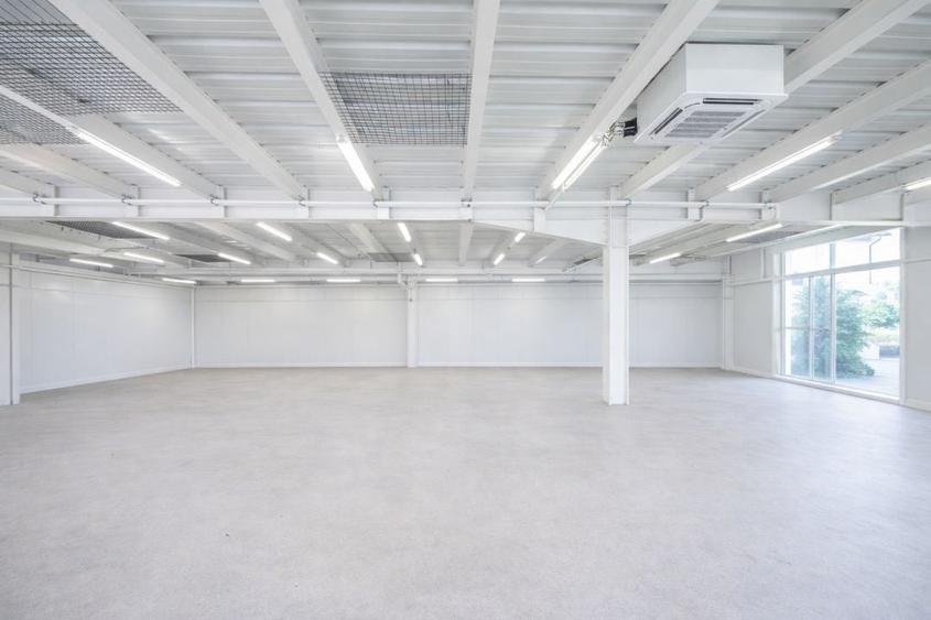 Spațiu industrial, de 598 mp, în Bradu