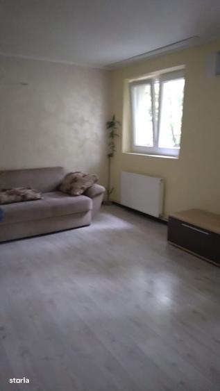 Apartament cu 3 camere în Vitan