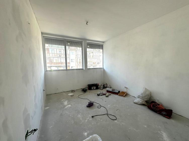 Apartament cu 5 camere decomandat în Dobroești