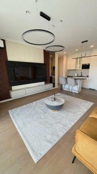Apartament cu 2 camere semidecomandat, mobilat în Timpuri Noi