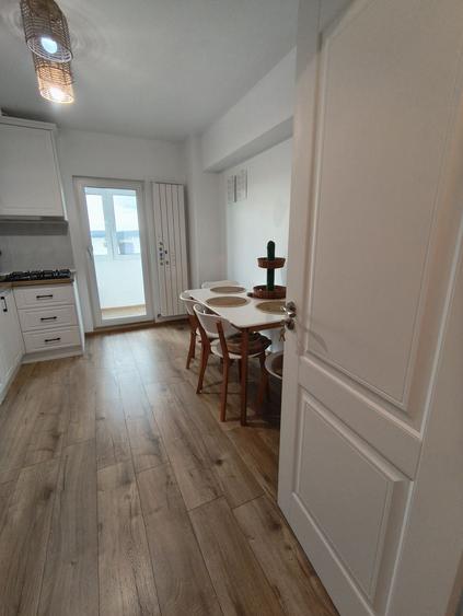 Apartament cu 4 camere decomandat în Central