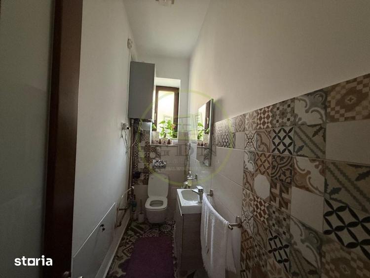Casă cu 10 camere cu Teren 458 Mp în Central