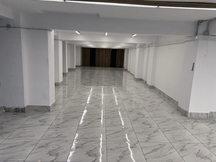 Spațiu comercial, de 210 mp, în Central