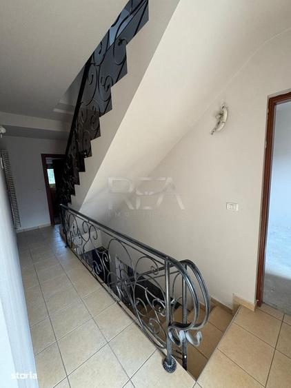 Casă cu 4 camere decomandat în Central