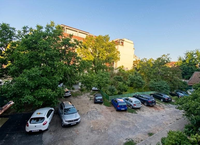 Apartament cu 3 camere decomandat în Medicină