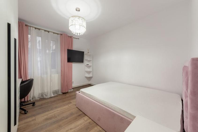 Apartament cu 3 camere semidecomandat, mobilat în Calea București