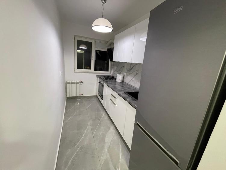 Apartament cu 2 camere semidecomandat, mobilat în P-ța Victoriei