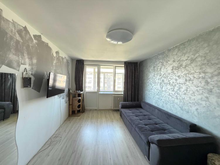 Apartament cu 3 camere decomandat în Drumul Taberei