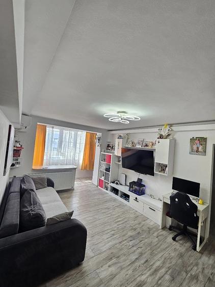 Apartament cu 2 camere semidecomandat în Berceni