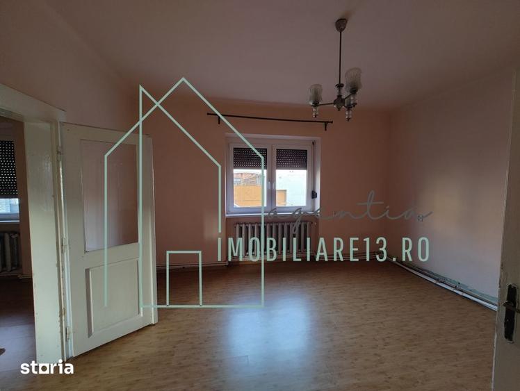 Casă cu 3 camere cu Teren 1600 Mp în Central