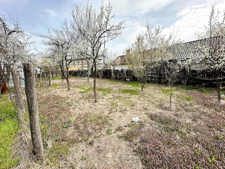 Casă cu Teren 2470 Mp în Mârțești