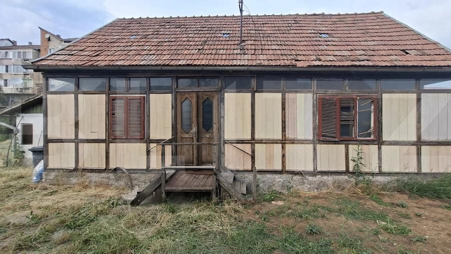Casă cu Teren 1070 Mp în Central
