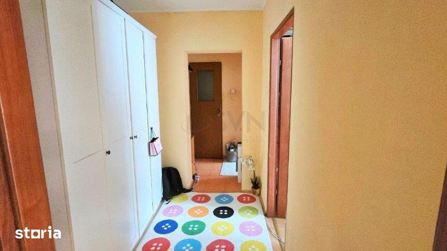 Apartament cu 3 camere semidecomandat în Crângași