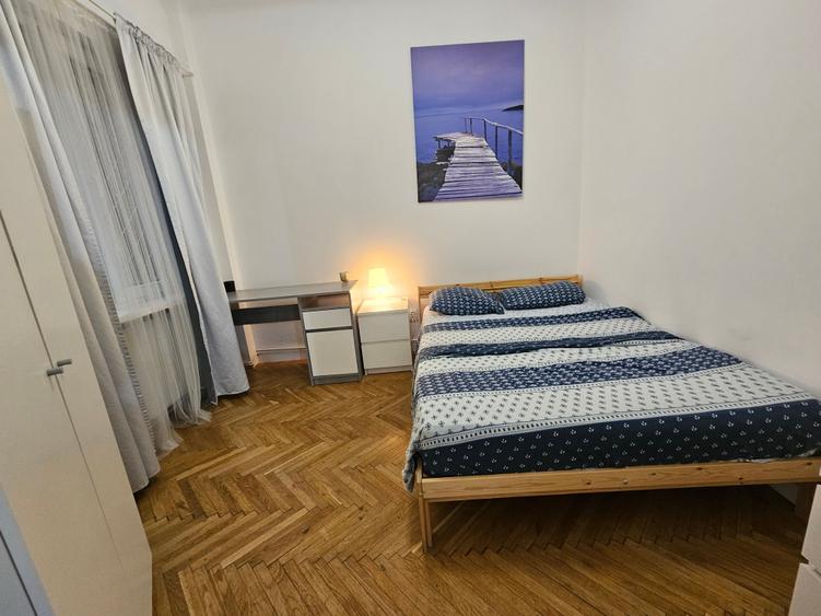 Apartament cu 3 camere decomandat în P-ța Universității