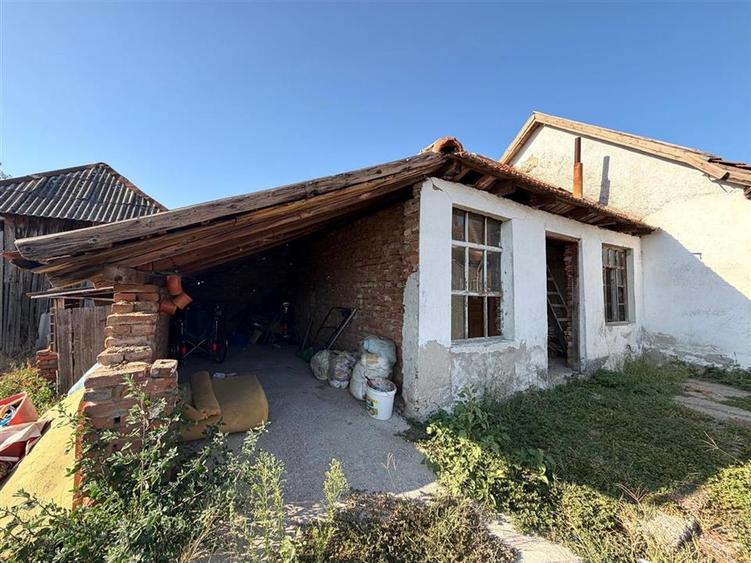 Casă cu 3 camere cu Teren 990 Mp în Tărian