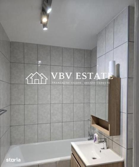 Apartament cu 3 camere semidecomandat în Tineretului