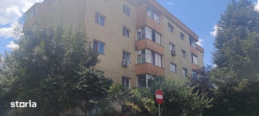 Apartament cu 3 camere decomandat în Sud