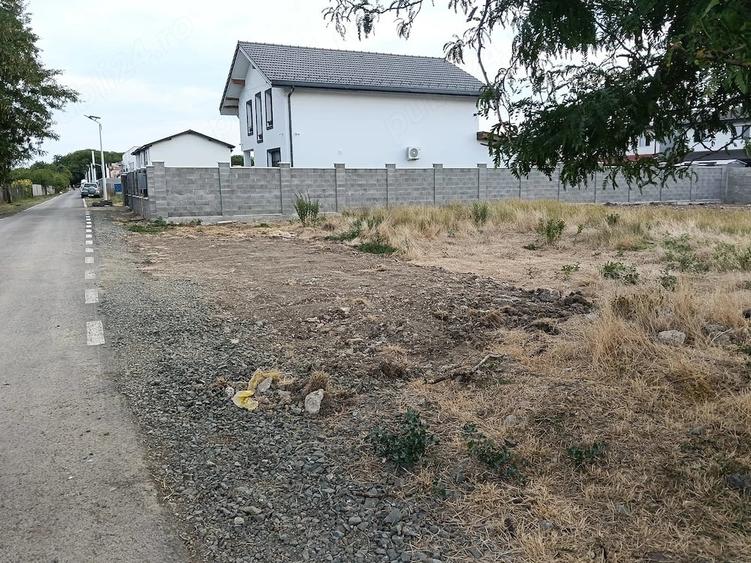 Teren de 589 mp, în Covaci