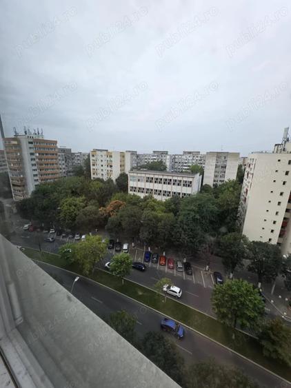 Apartament cu 4 camere decomandat în Berceni