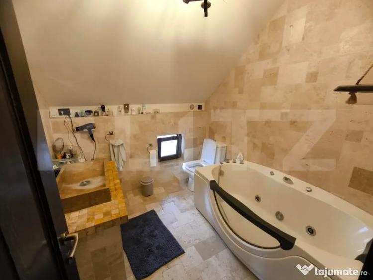 Casă cu 5 camere cu Teren 700 Mp în Central