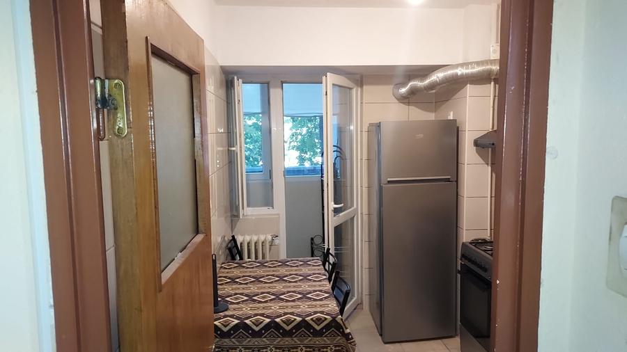 Apartament cu 3 camere decomandat, mobilat în Titulescu