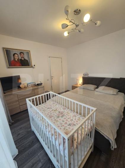 Apartament cu 3 camere semidecomandat, mobilat în Sânnicoară