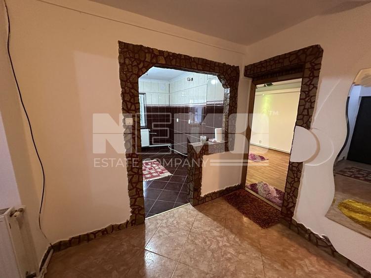 Apartament cu 3 camere semidecomandat în Central