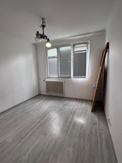 Apartament cu 3 camere decomandat în Drumul Taberei