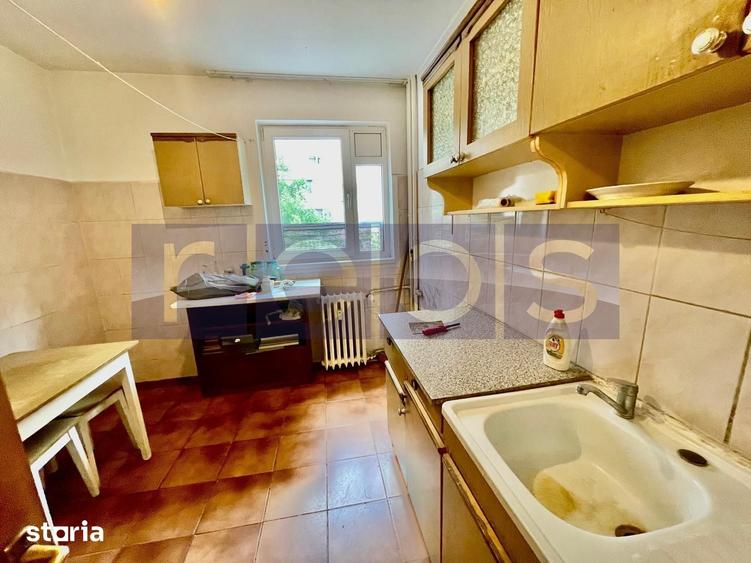 Apartament cu 3 camere semidecomandat în Titan