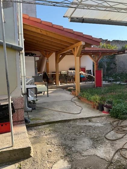 Casă cu 3 camere cu Canalizare în Ultracentral
