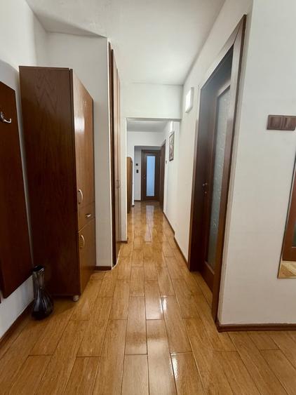Apartament cu 3 camere decomandat, mobilat în Aradului