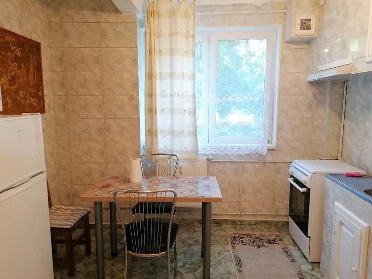 Apartament cu 3 camere decomandat în Giulești
