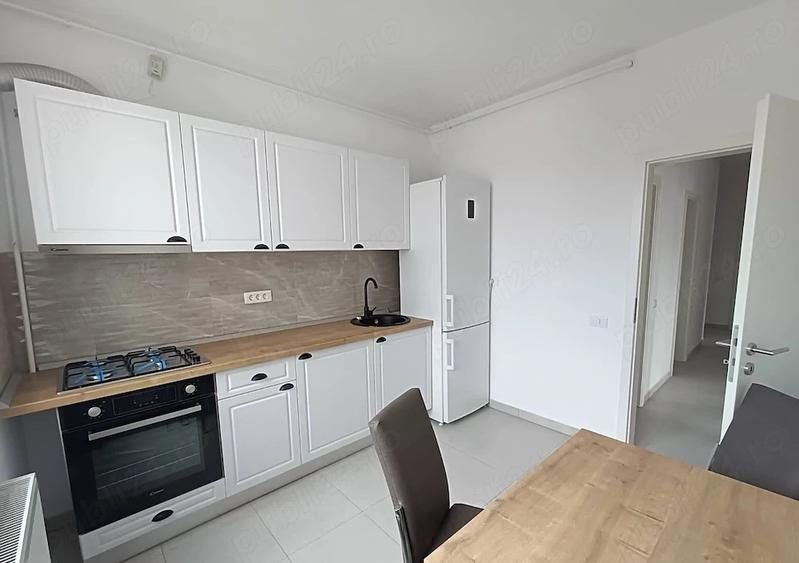 Apartament cu 3 camere, mobilat în Tractorul
