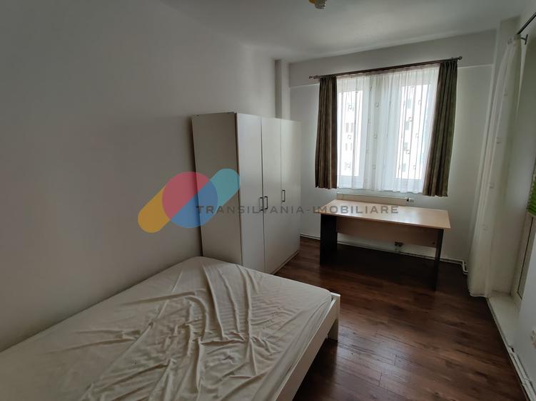Apartament cu 4 camere semidecomandat în Zorilor