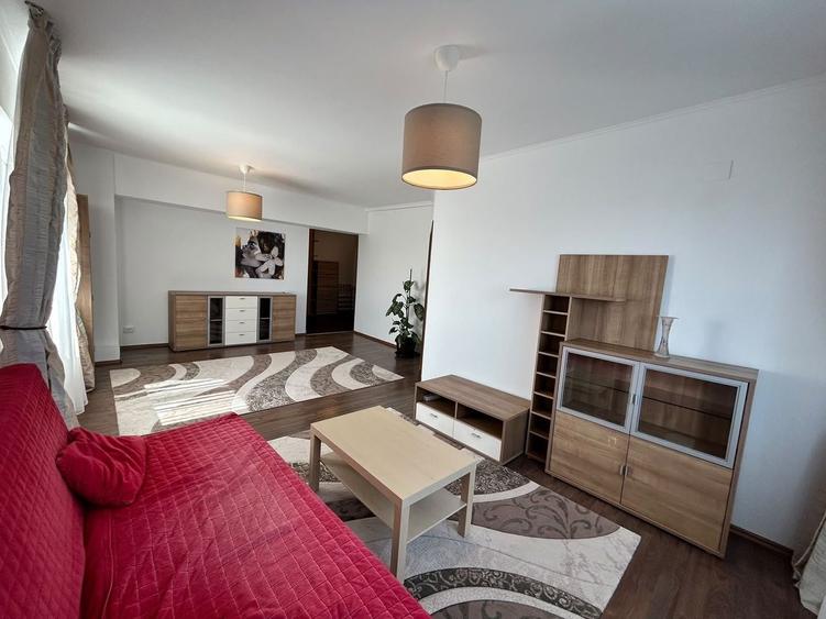 Apartament cu 2 camere semidecomandat, mobilat în Est