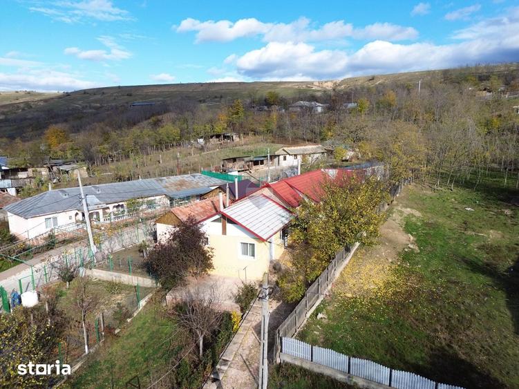 Casă cu 6 camere cu Teren 1220 Mp în Fârțănești