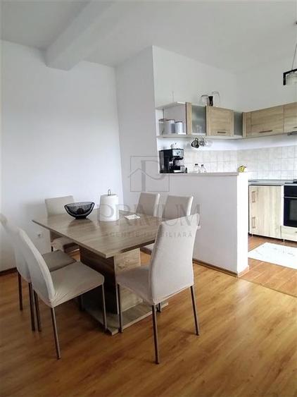 Apartament cu 3 camere decomandat, mobilat în Sânandrei