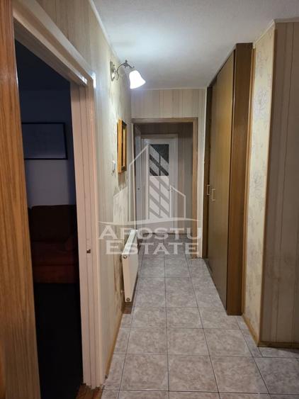 Apartament cu 4 camere decomandat în Dâmbovița
