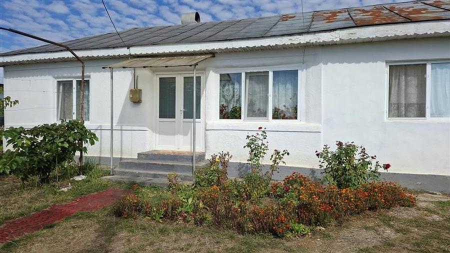Casă individuală cu 3 camere cu Teren 870 Mp în Exterior Est