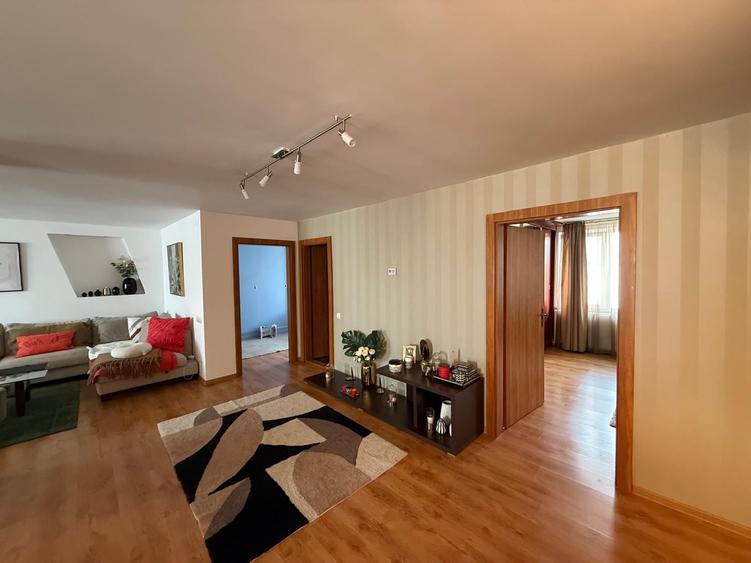 Apartament cu 3 camere decomandat în Dorobanți