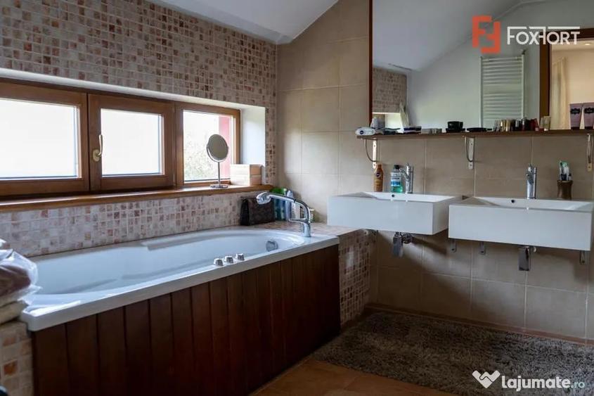Casă cu 6 camere cu Teren 910 Mp în Crișan