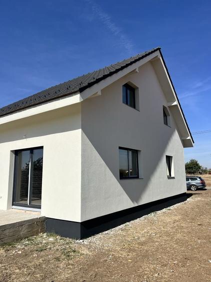 Casă cu 3 camere în Cornești
