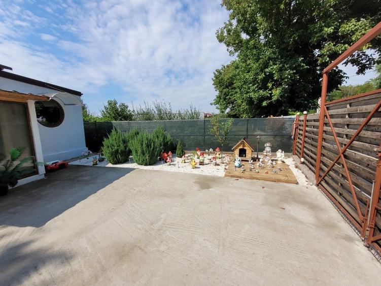Casă cu 5 camere cu Teren 3500 Mp în Ungureni (Gherghița)