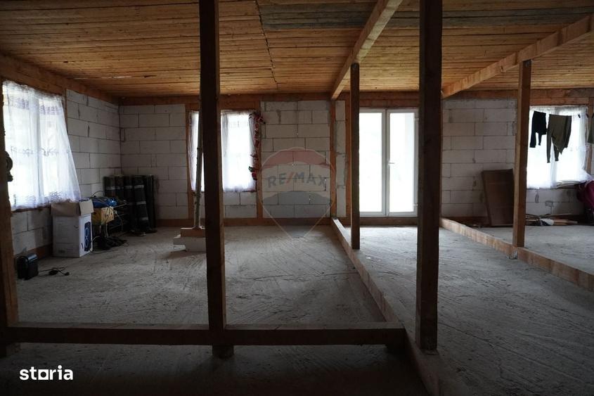 Casă cu 4 camere în Dragomirești