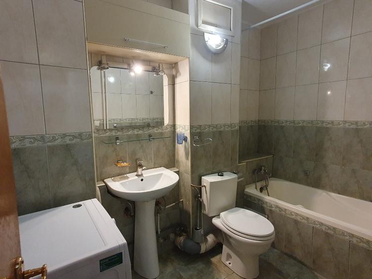 Apartament cu 2 camere decomandat în Republicii