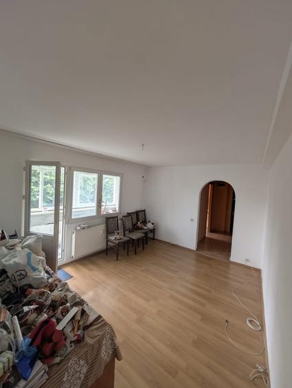 Apartament semidecomandat în Gorjului