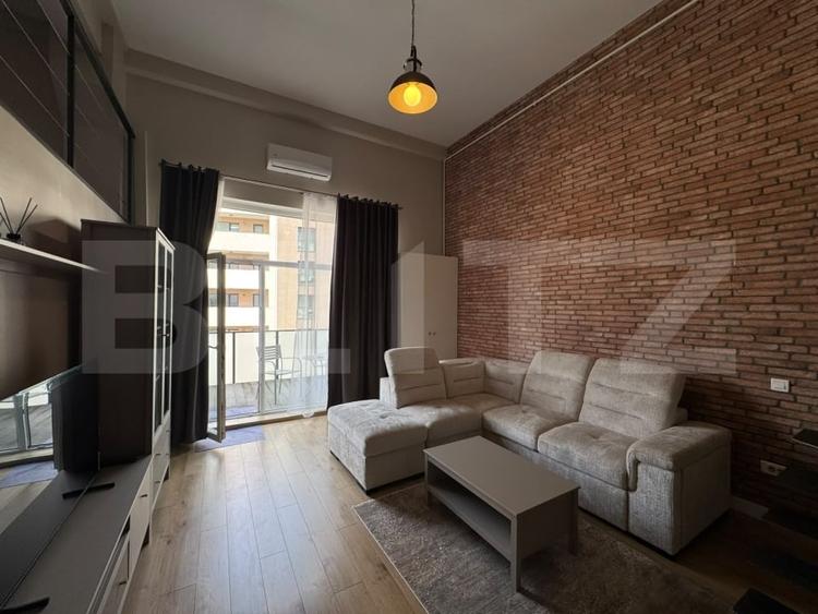 Apartament cu 3 camere semidecomandat, mobilat în Semicentral
