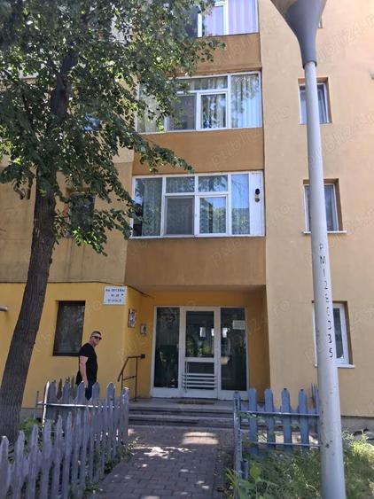 Apartament cu 2 camere semidecomandat în Podu Roș