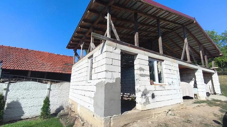 Casă cu Teren 1855 Mp în Cozia
