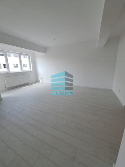 Apartament cu 4 camere decomandat în Titan